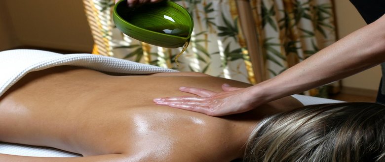 best hot oil massage in dubai